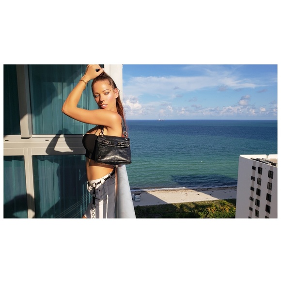 ⚡️DONATING SOON⚡shoulder bag TOMMY🇺🇸HILFIGER - Picture 5 of 8